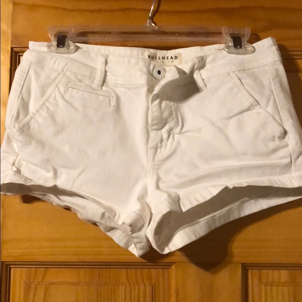 Low rise white Bullhead shorts